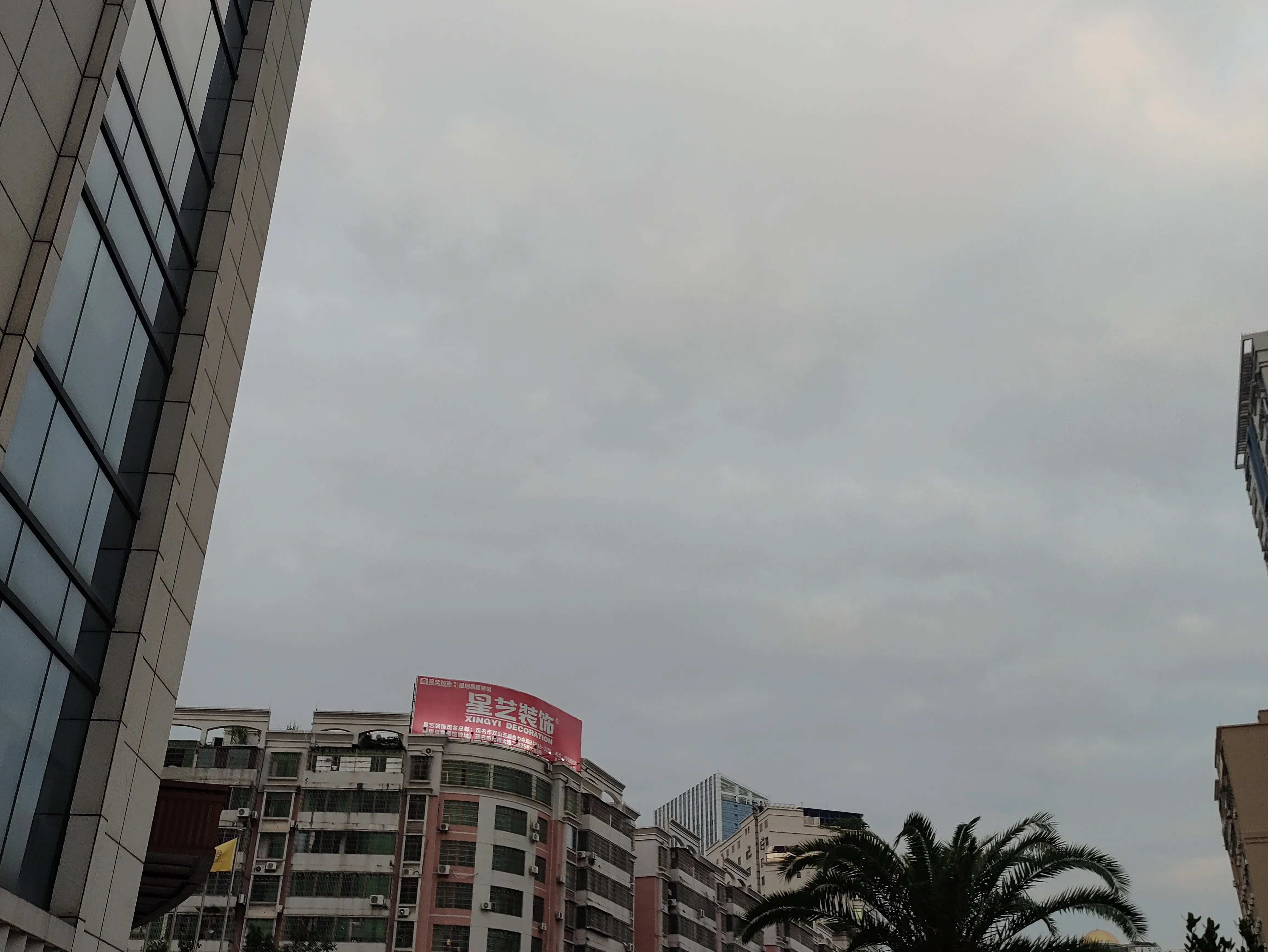 人民广场的新装饰：再一次走进人民广场，记录四线城市生活的痕迹